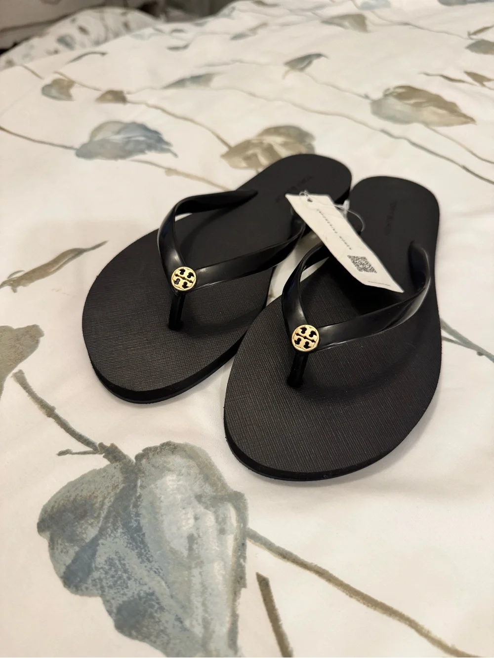 NWT Tory Burch Chelsea Flip-Flop Sandals with Gold Logo